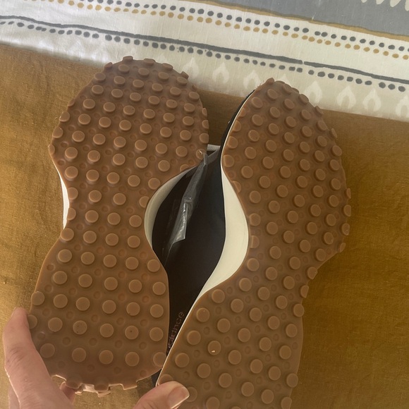 New Balance 327 W 8m, M 6.5m. Black and white. New - Picture 4 of 5